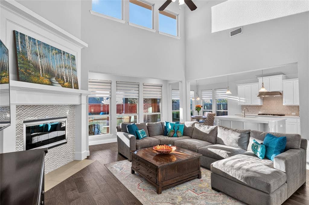 14027 Wheatfield Lane, Frisco, TX 75035 Living room with soaring ceilings