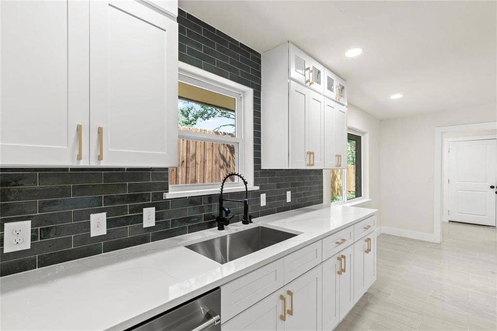 2705 Chadwick Drive, Plano, TX 75075 2705 Chadwick Drive, Plano, TX 75075