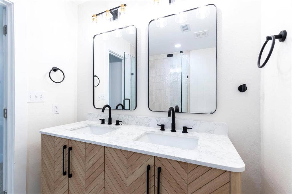 2705 Chadwick Drive, Plano, TX 75075 2705 Chadwick Drive, Plano, TX 75075
