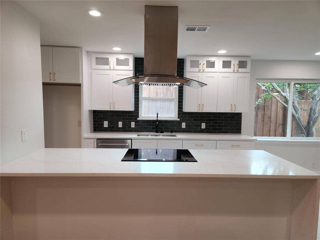 2705 Chadwick Drive, Plano, TX 75075 2705 Chadwick Drive, Plano, TX 75075