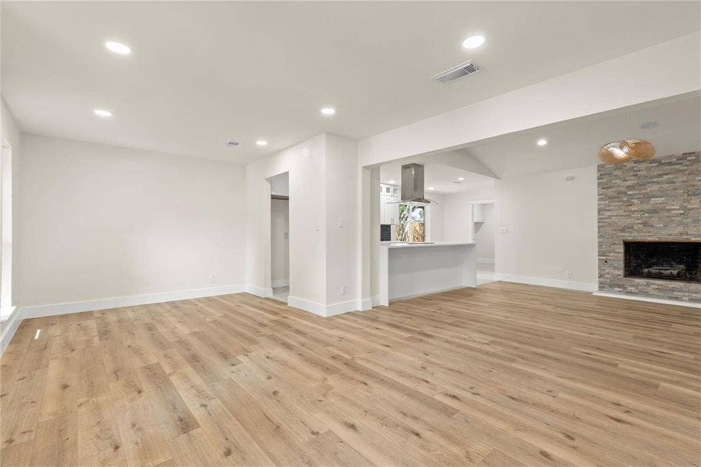 2705 Chadwick Drive, Plano, TX 75075 2705 Chadwick Drive, Plano, TX 75075