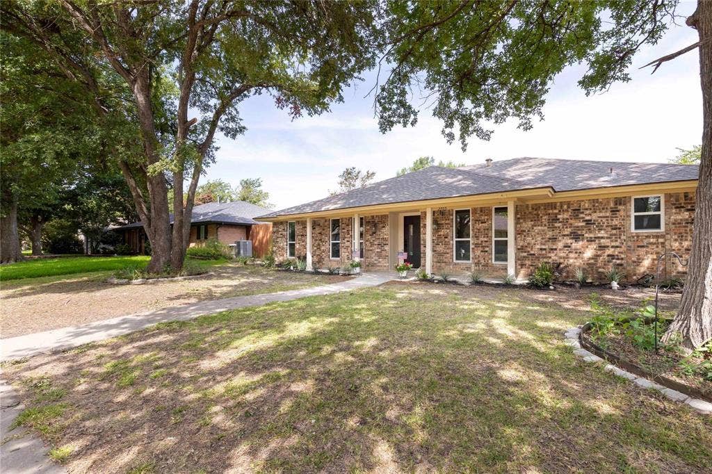 2705 Chadwick Drive, Plano, TX 75075 2705 Chadwick Drive, Plano, TX 75075