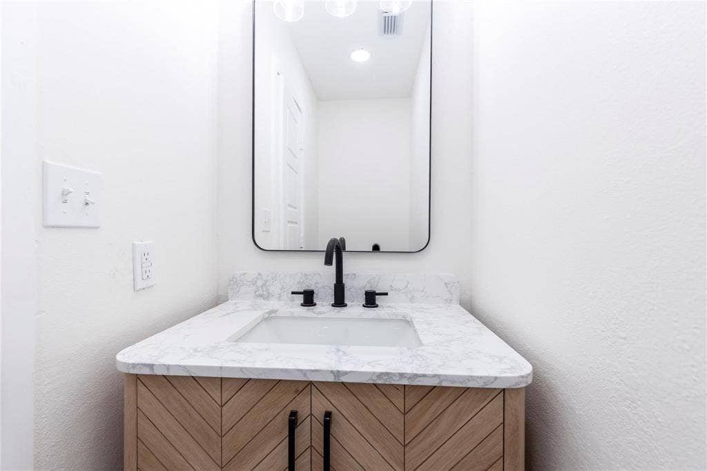 2705 Chadwick Drive, Plano, TX 75075 2705 Chadwick Drive, Plano, TX 75075