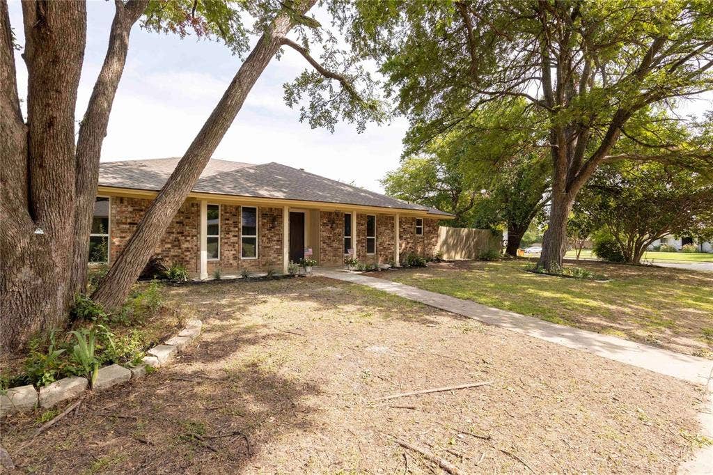 2705 Chadwick Drive, Plano, TX 75075 2705 Chadwick Drive, Plano, TX 75075