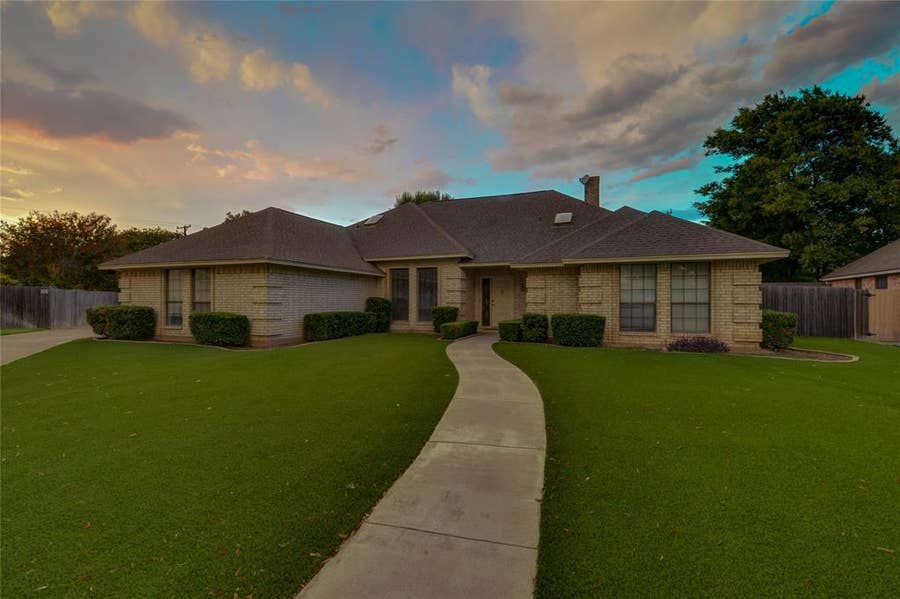Property photo for 8240 Saddlebrook Drive, Benbrook, TX