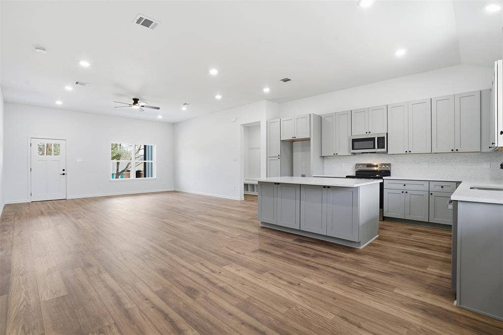 4300 Lucero Drive, Granbury, TX 76048 4300 Lucero Drive, Granbury, TX 76048