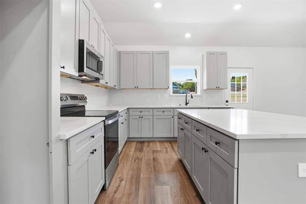4300 Lucero Drive, Granbury, TX 76048 4300 Lucero Drive, Granbury, TX 76048