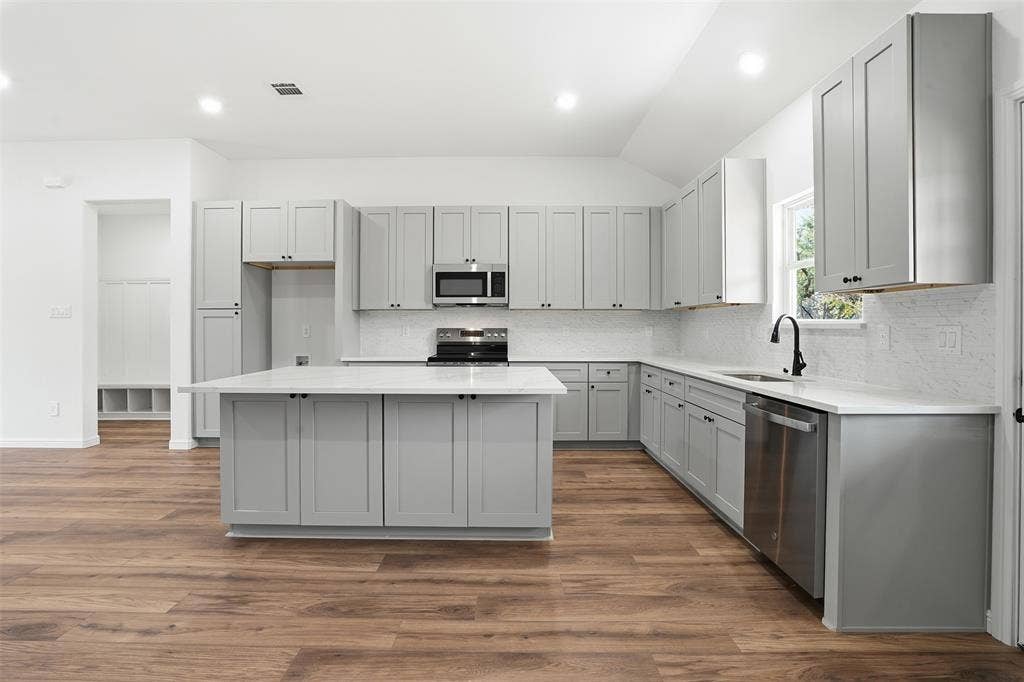 4300 Lucero Drive, Granbury, TX 76048 4300 Lucero Drive, Granbury, TX 76048