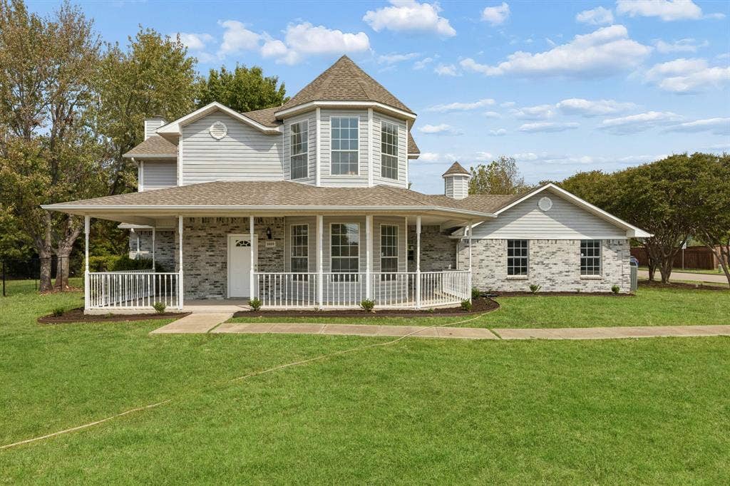 1609 Blackburn Road, Sachse, TX 75048 Charming wrap around front porch