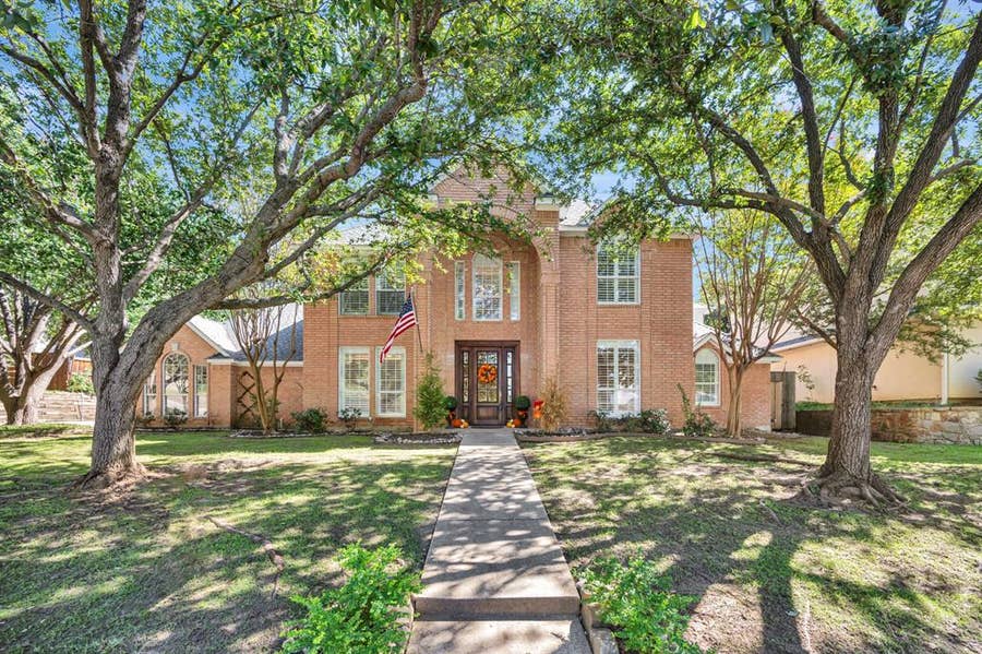Property photo for 6214 Tiffany Oaks Lane, Arlington, TX