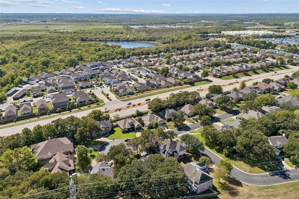 905 Forest Hollow Drive, Hurst, TX 76053