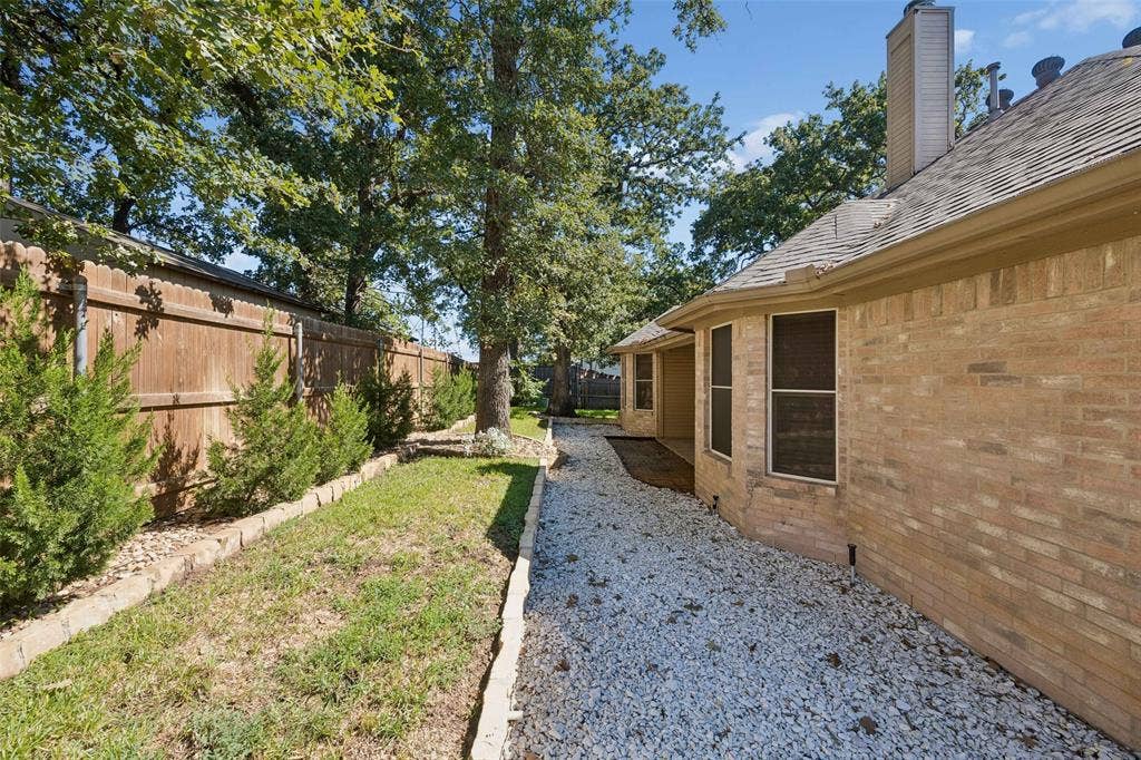 905 Forest Hollow Drive, Hurst, TX 76053