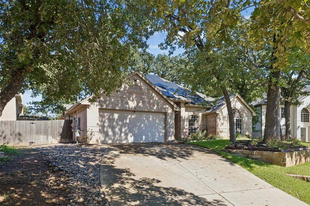 905 Forest Hollow Drive, Hurst, TX 76053