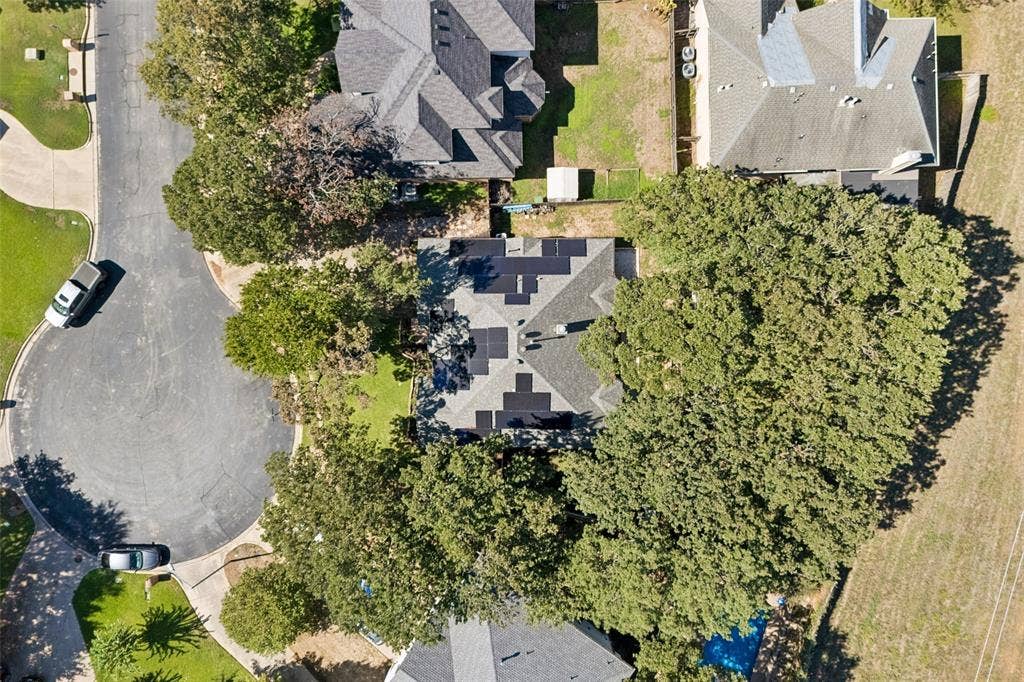 905 Forest Hollow Drive, Hurst, TX 76053