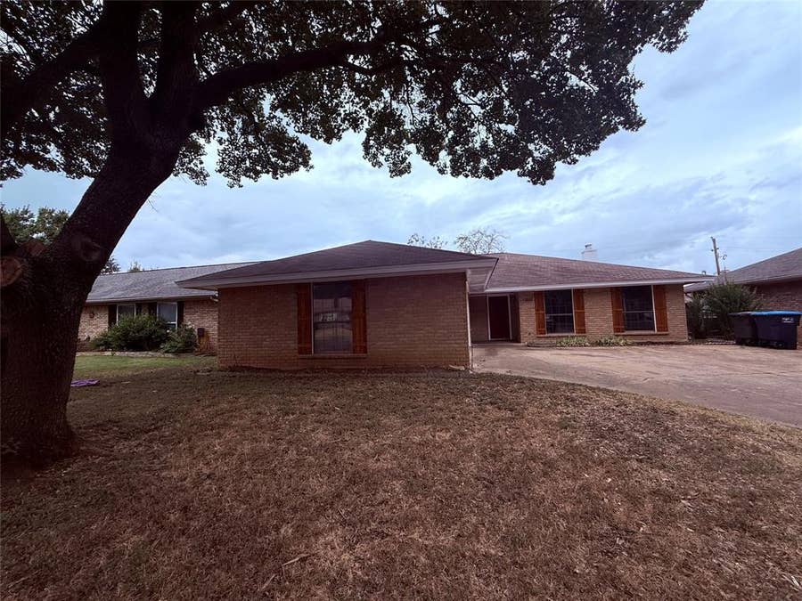 Property photo for 2612 S Meadow Drive, Fort Worth, TX