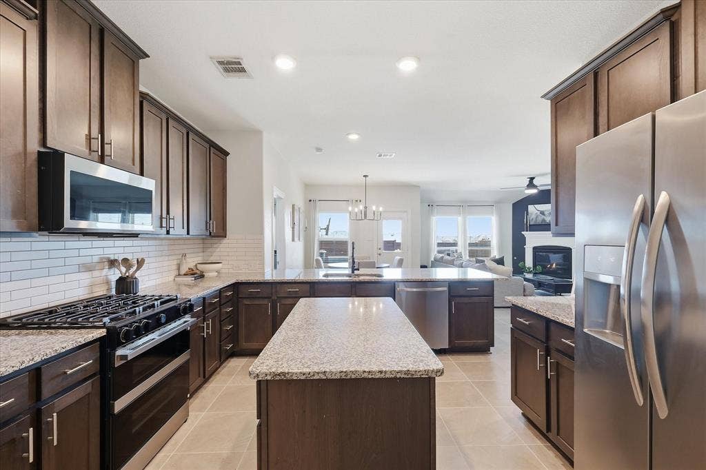 2804 Ainsworth Road, Aubrey, TX 76227