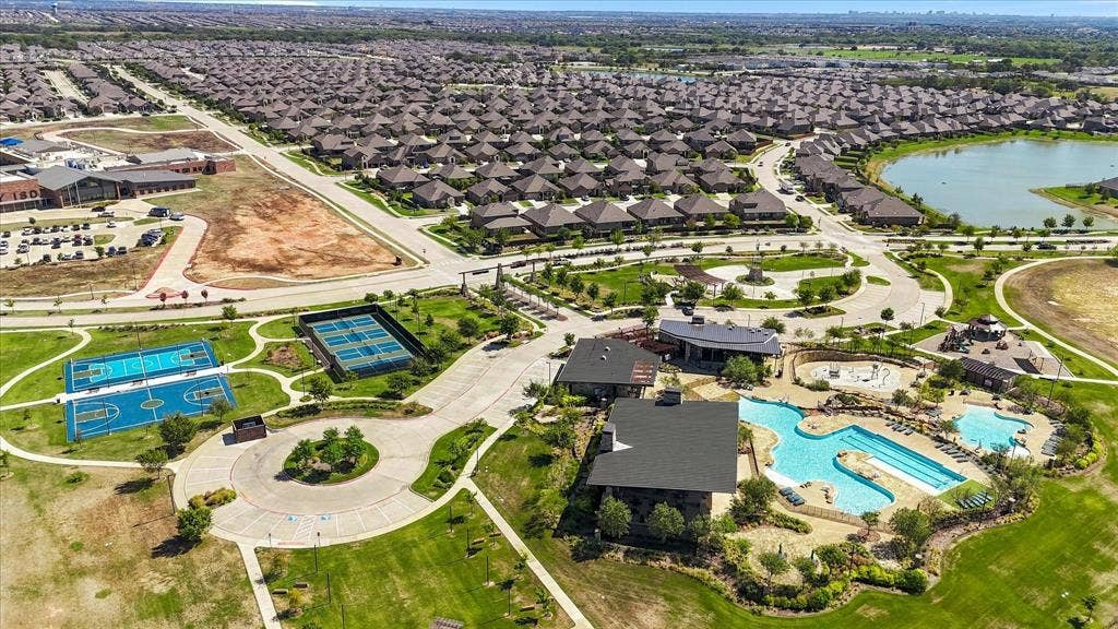 2804 Ainsworth Road, Aubrey, TX 76227