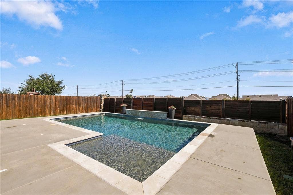 2804 Ainsworth Road, Aubrey, TX 76227