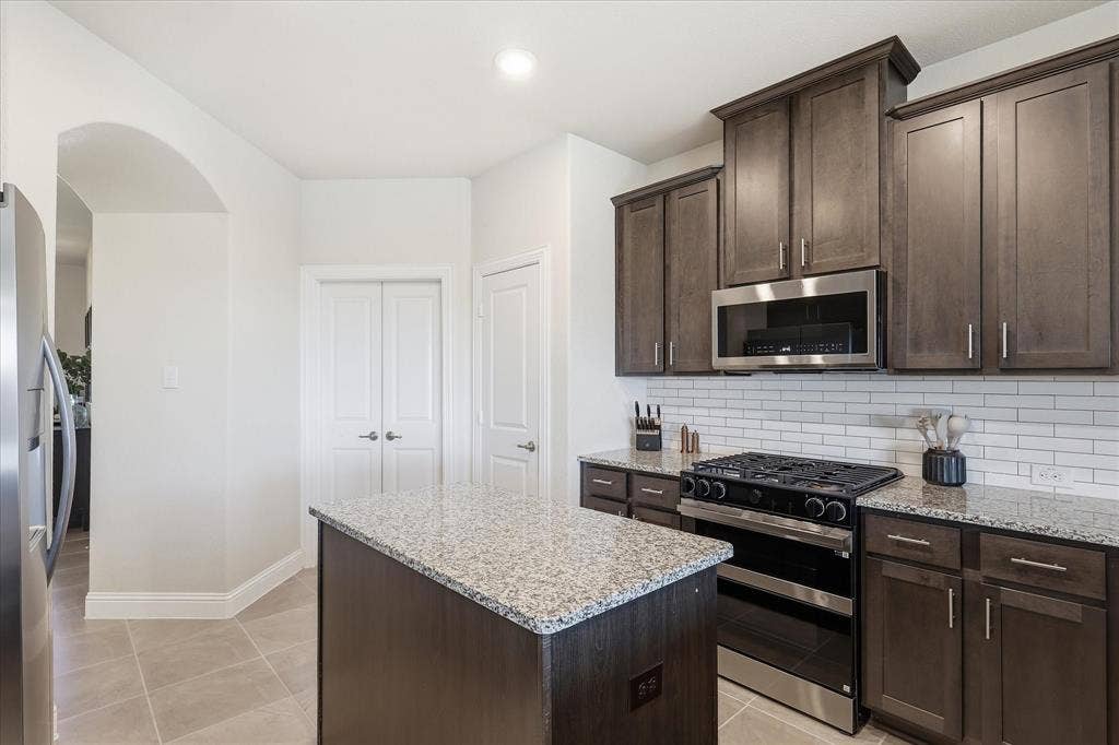 2804 Ainsworth Road, Aubrey, TX 76227