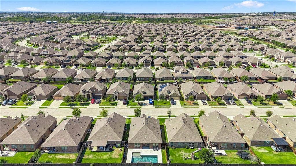 2804 Ainsworth Road, Aubrey, TX 76227