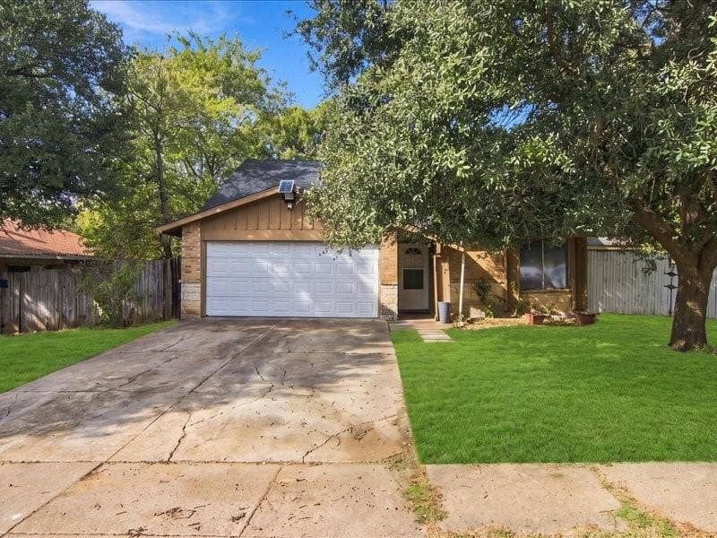 Property photo for 309 Pebblebrook Street, Arlington, TX