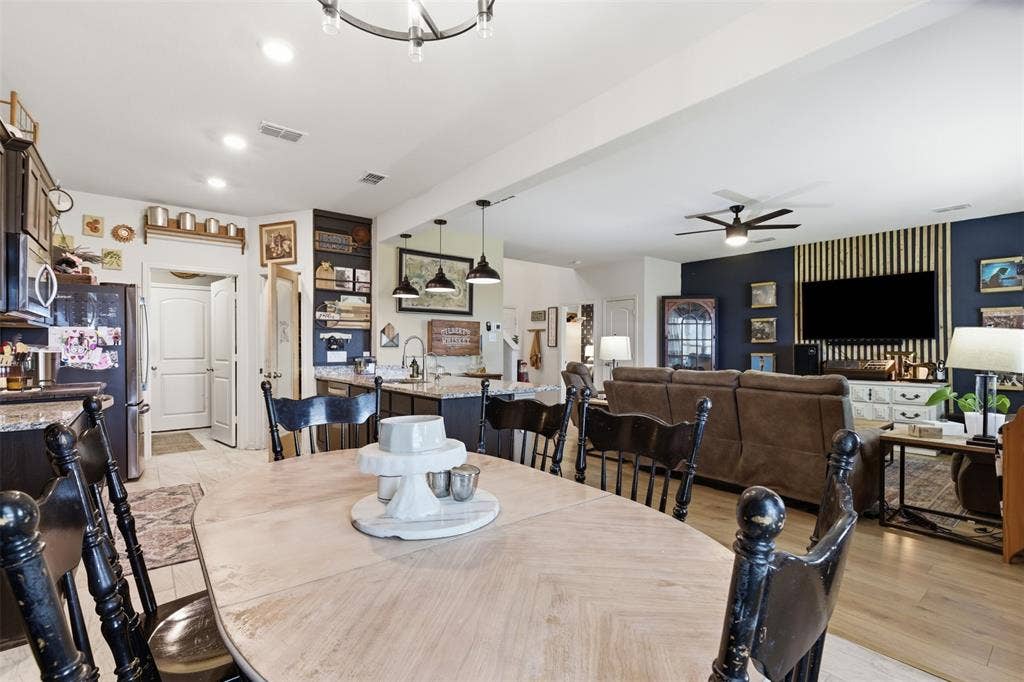 112 Saloon Cove E, Newark, TX 76071 112 Saloon Cove E, Newark, TX 76071