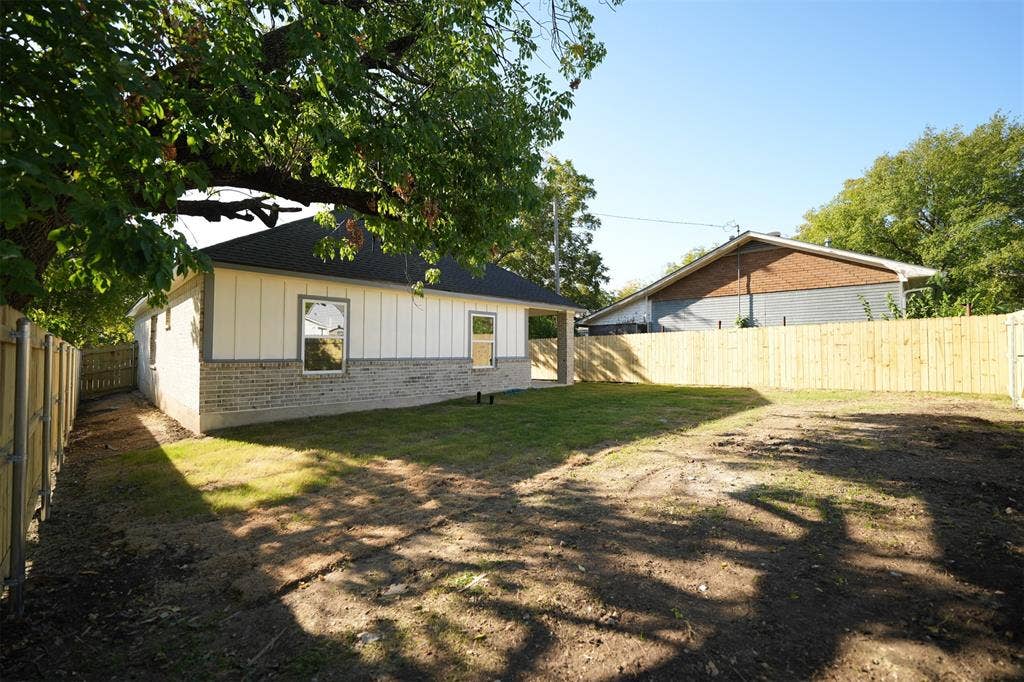 406 E Belknap Street, Ennis, TX 75119 406 E Belknap Street, Ennis, TX 75119