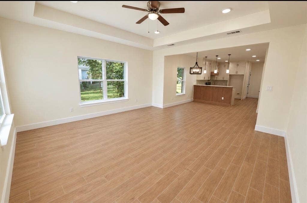406 E Belknap Street, Ennis, TX 75119 406 E Belknap Street, Ennis, TX 75119
