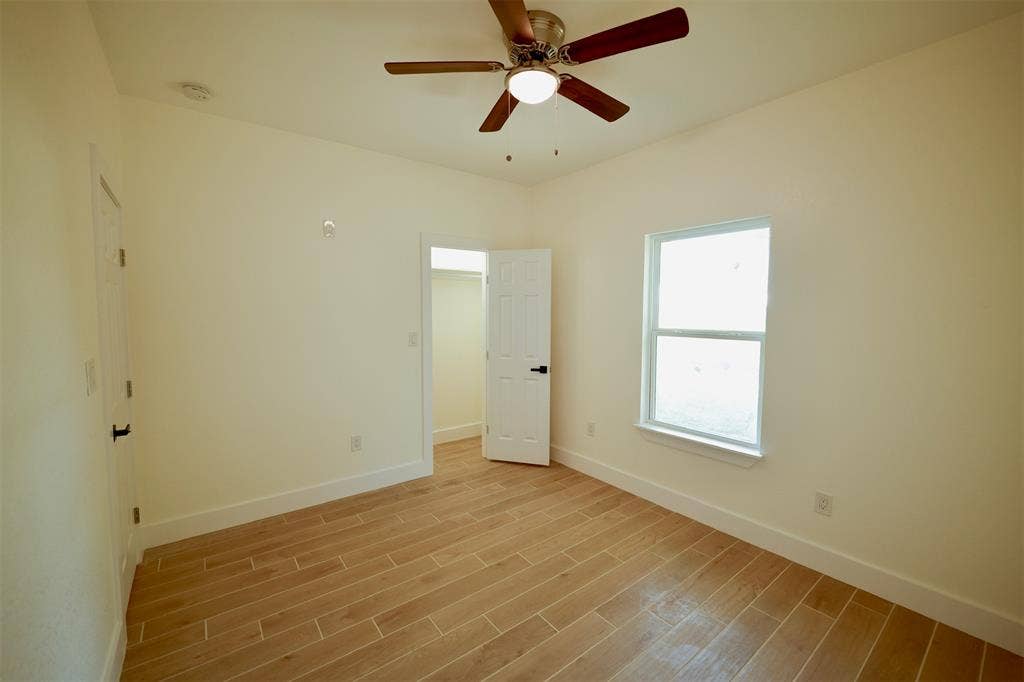 406 E Belknap Street, Ennis, TX 75119 406 E Belknap Street, Ennis, TX 75119