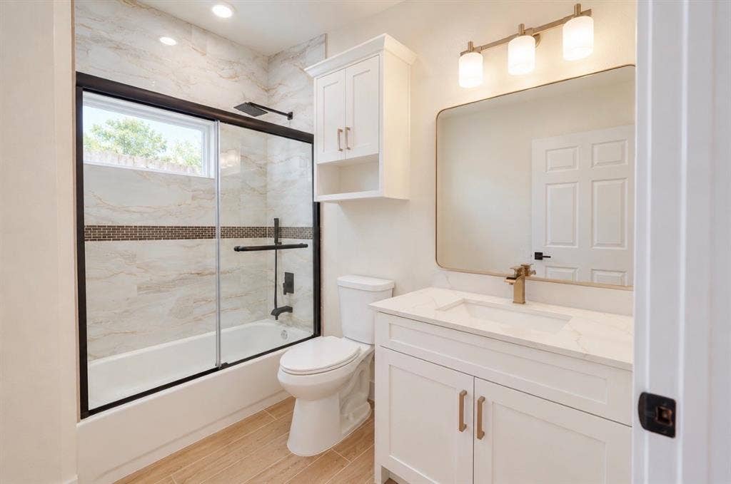 406 E Belknap Street, Ennis, TX 75119 406 E Belknap Street, Ennis, TX 75119