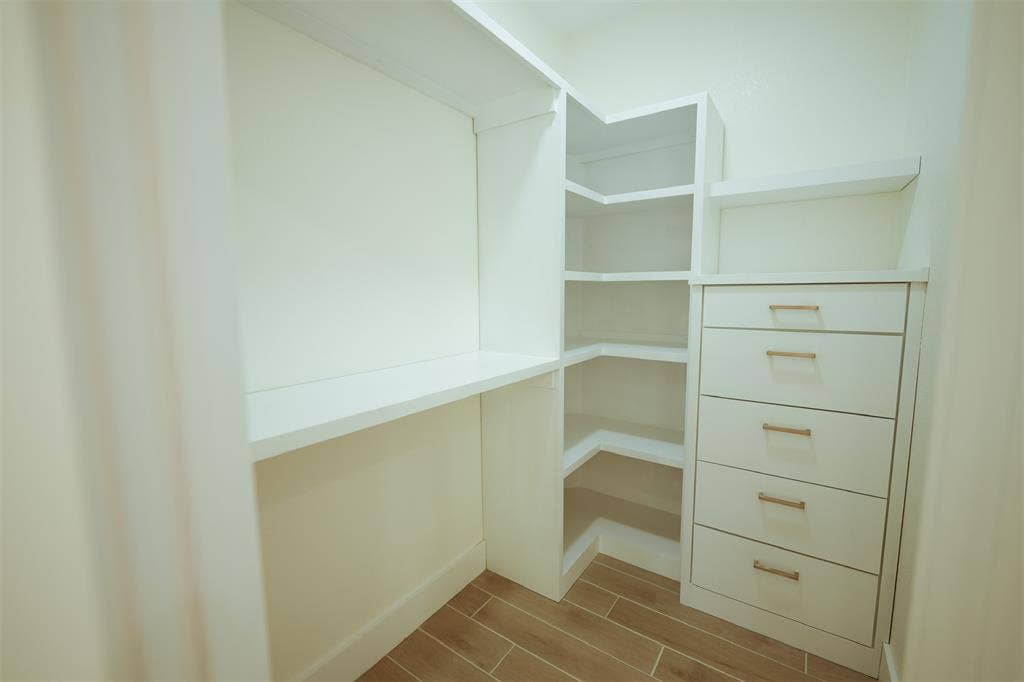 406 E Belknap Street, Ennis, TX 75119 Primary Bedroom