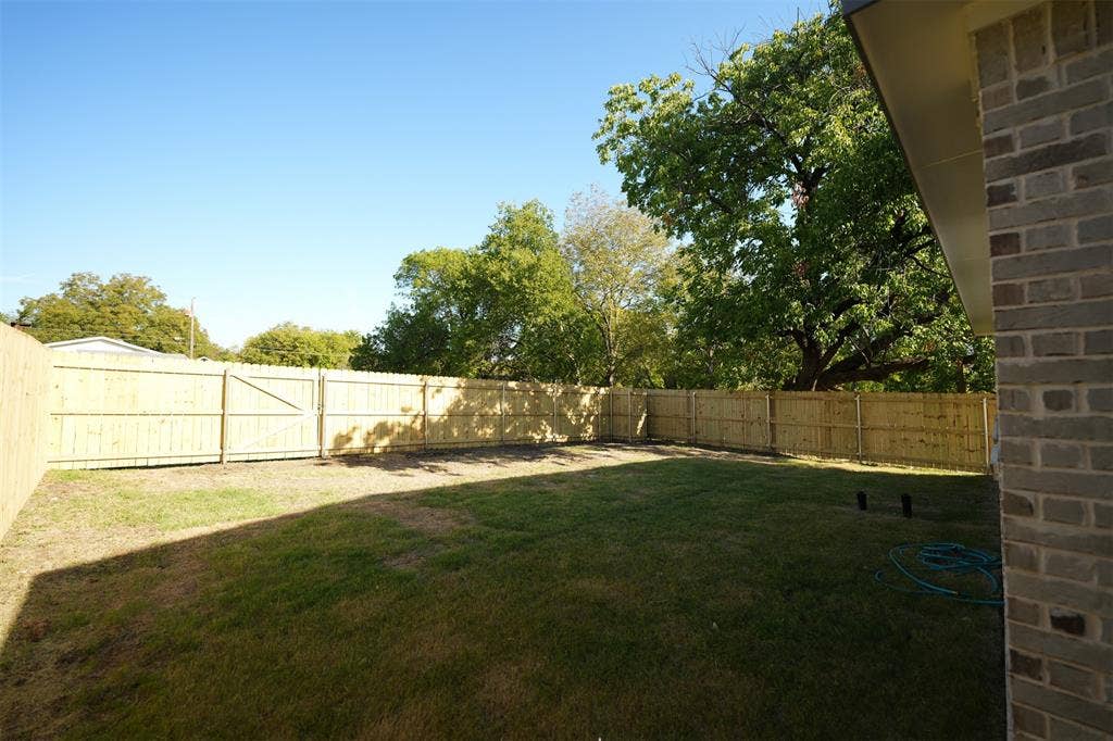 406 E Belknap Street, Ennis, TX 75119 406 E Belknap Street, Ennis, TX 75119