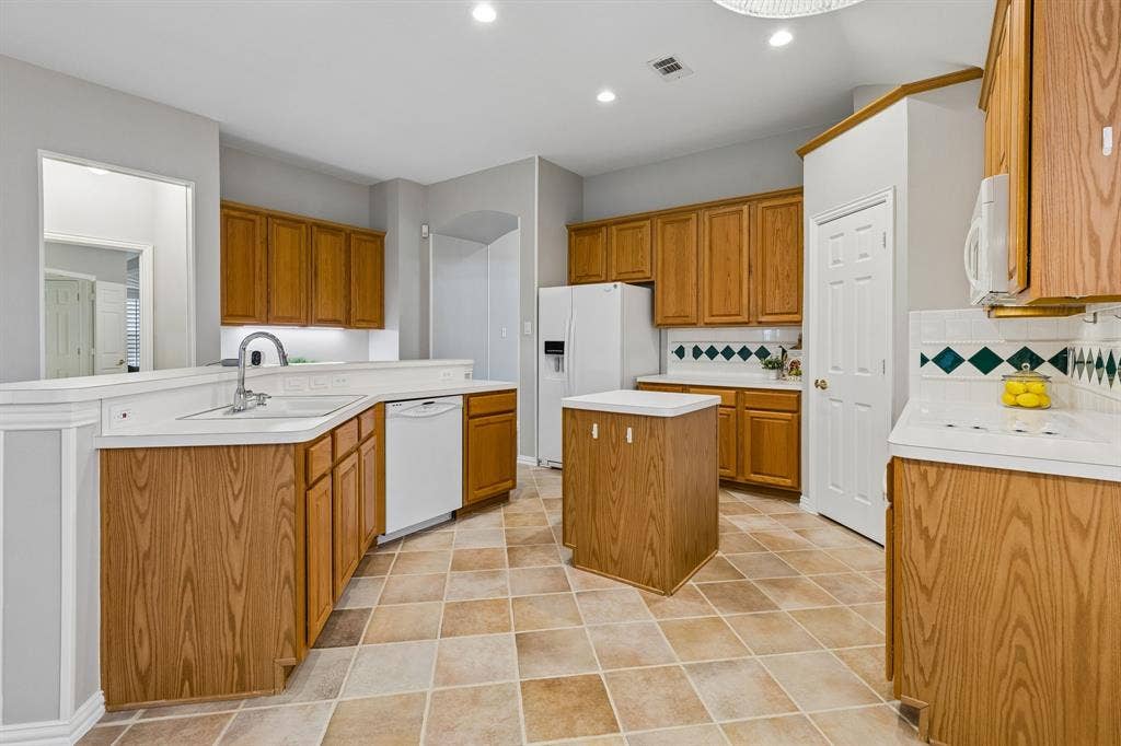 Kitchen fridge is negotiable