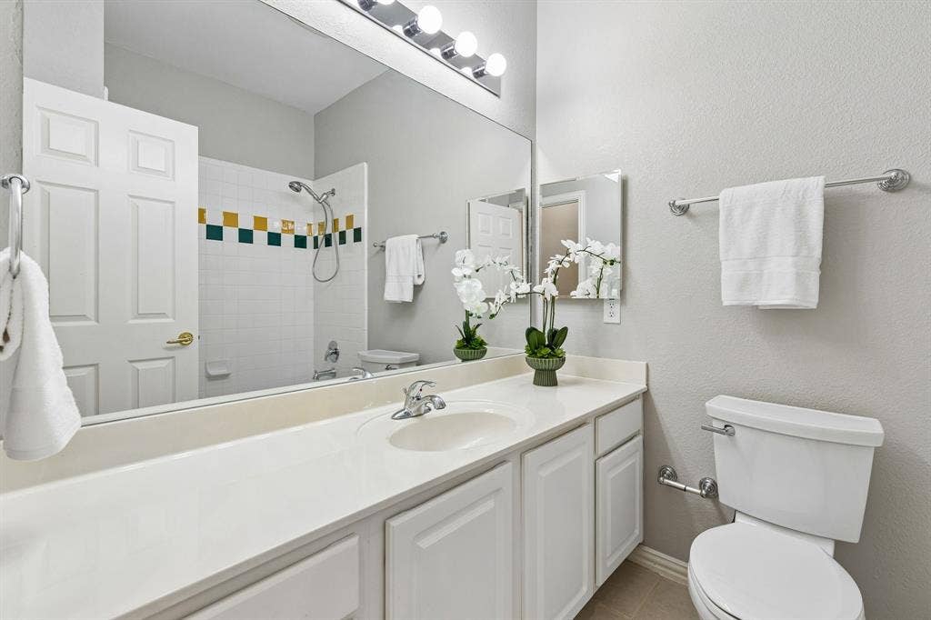 Secondary bathroom