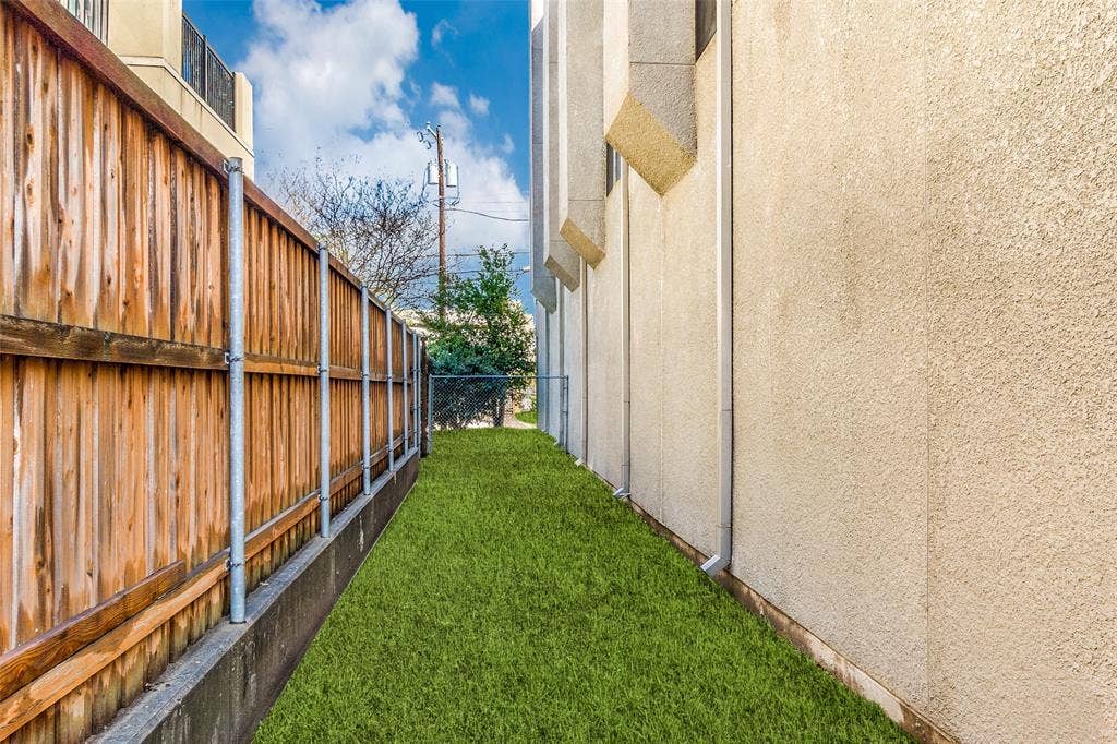 3907 Throckmorton Street, #2, Dallas, TX 75219 3907 Throckmorton Street, #2, Dallas, TX 75219