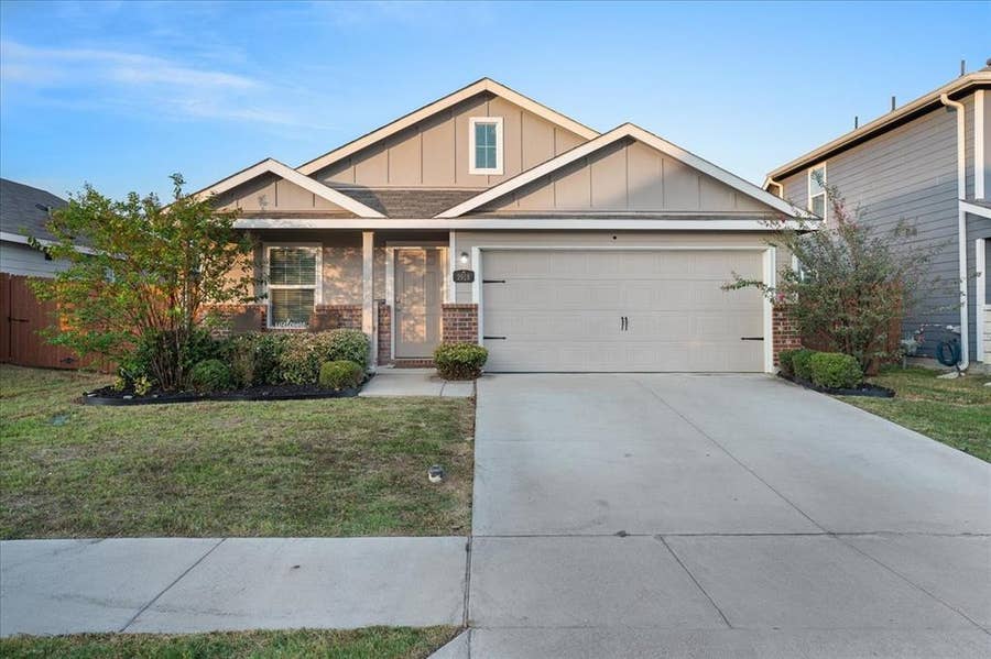 Property photo for 2918 Acacia Drive, Heartland, TX