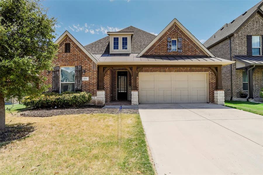 Property photo for 624 Rawlins Lane, Fort Worth, TX