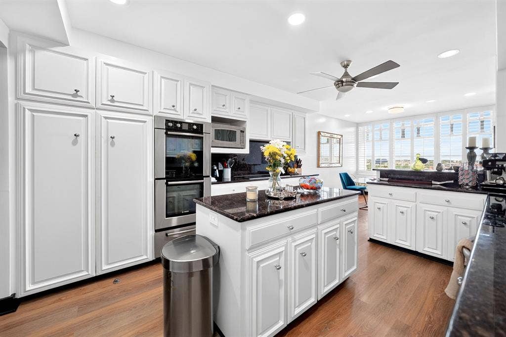3525 Turtle Creek Boulevard, #17B, Dallas, TX 75219 Private kitchen with separate entrance