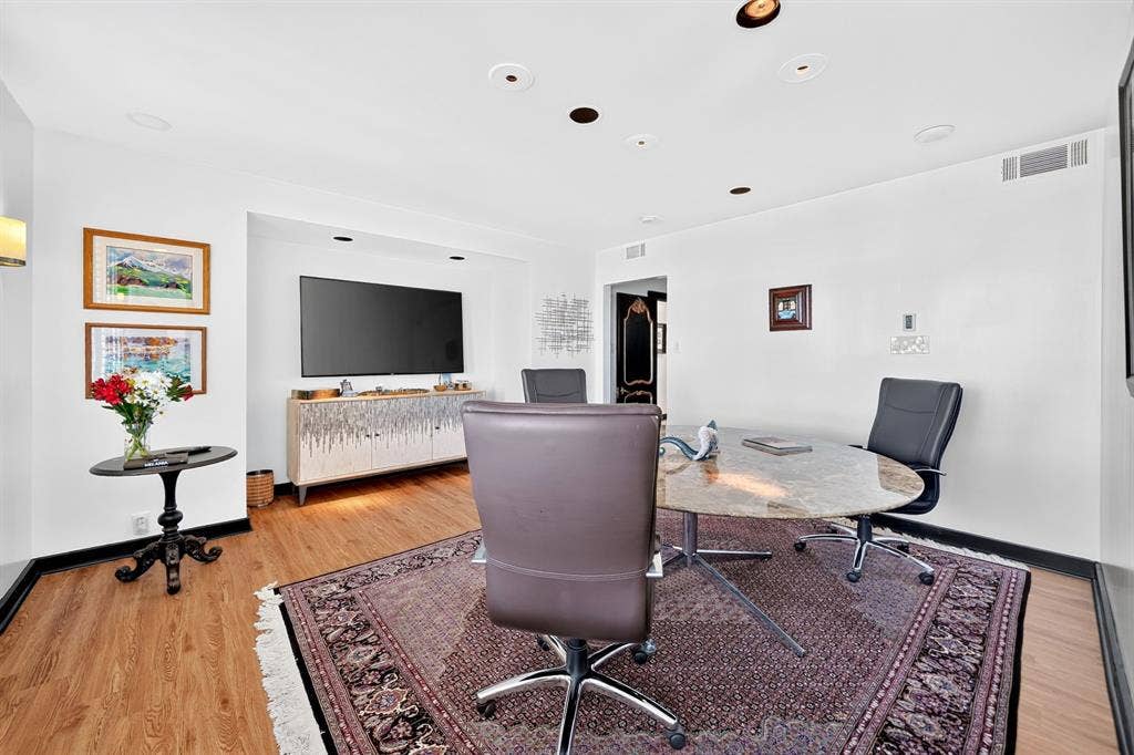 3525 Turtle Creek Boulevard, #17B, Dallas, TX 75219 Second Guest Suite bedroom with space for sitting area.