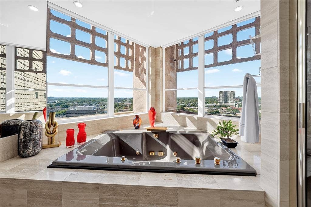 3525 Turtle Creek Boulevard, #17B, Dallas, TX 75219 Primary bathroom