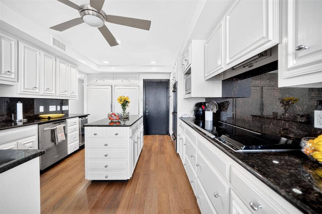 3525 Turtle Creek Boulevard, #17B, Dallas, TX 75219 Private kitchen with separate entrance