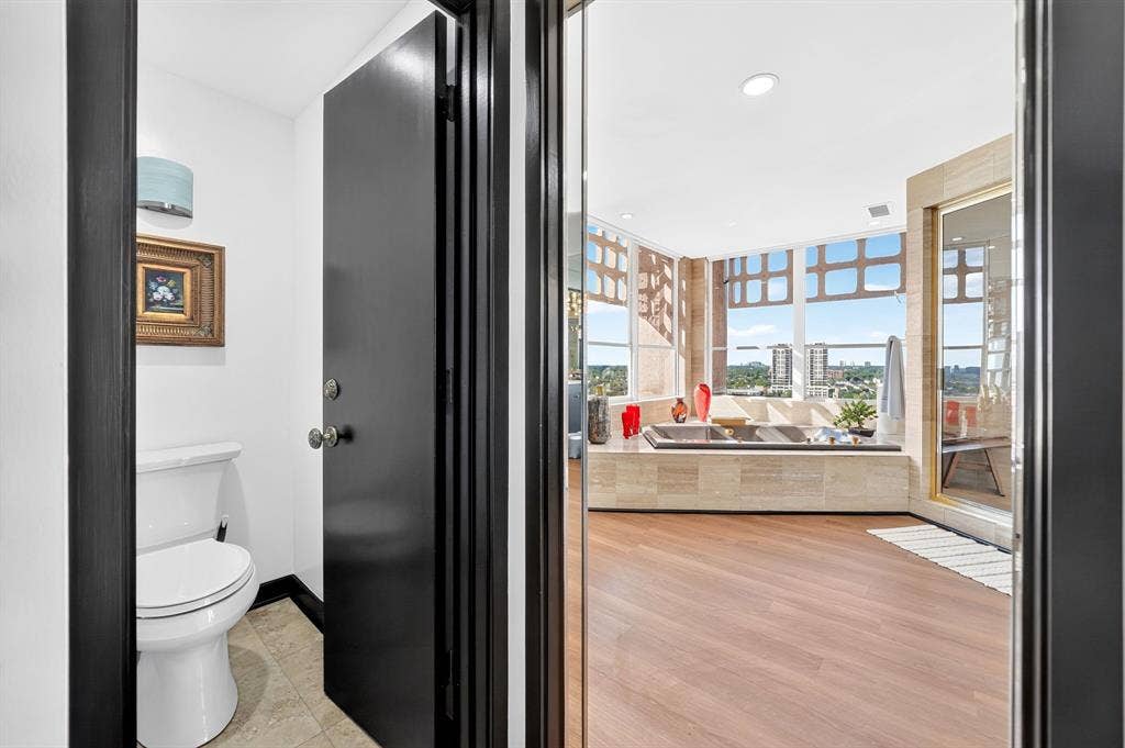3525 Turtle Creek Boulevard, #17B, Dallas, TX 75219 Primary bathroom with sweeping views