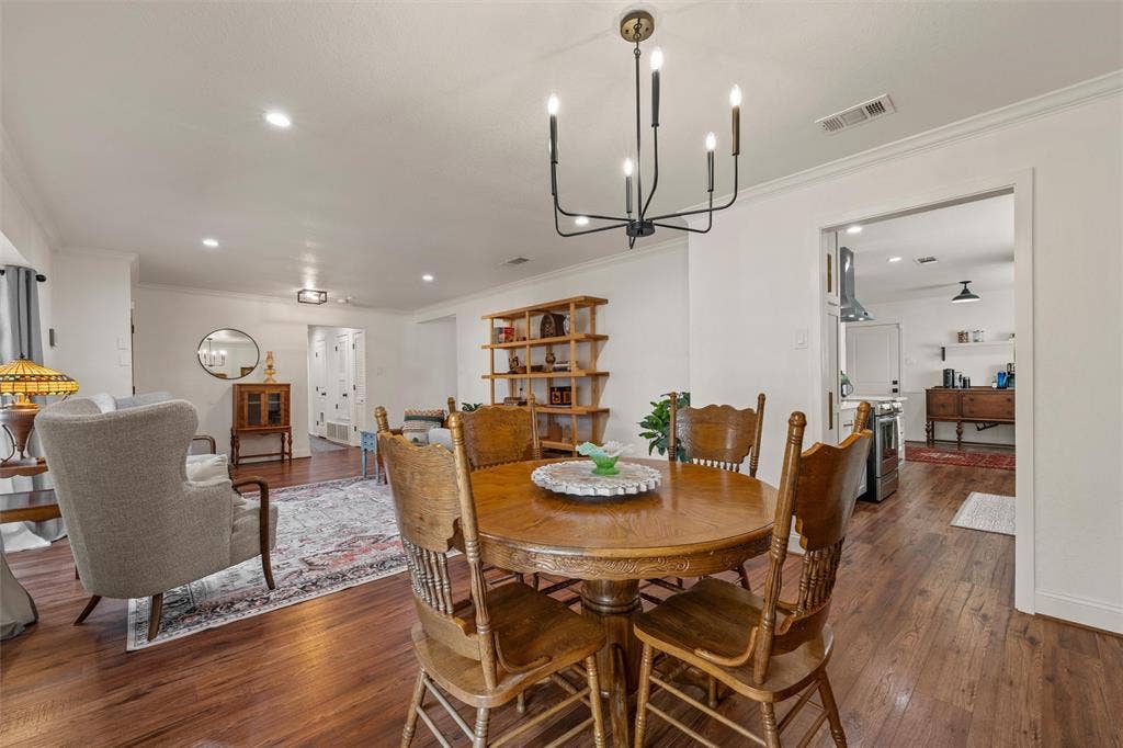 1712 Laurel Lake Drive, Waco, TX 76710 Wood-finish flooring throughout, with a recessed lighting array and crown molding
