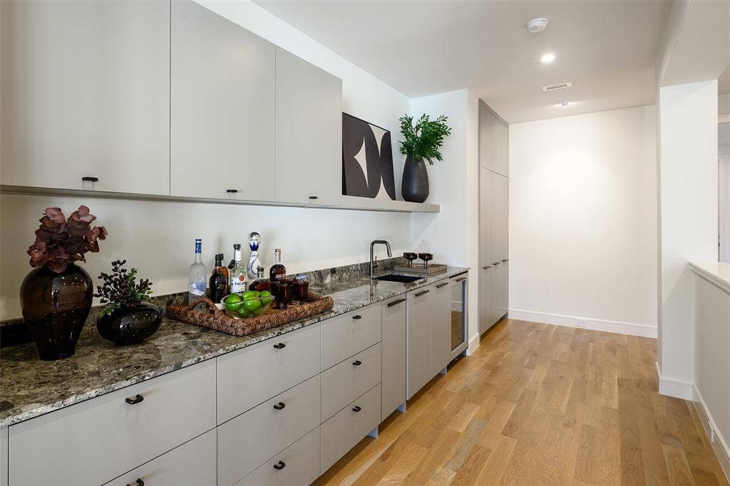 4049 Hawthorne Avenue, Dallas, TX 75219 4049 Hawthorne Avenue, Dallas, TX 75219