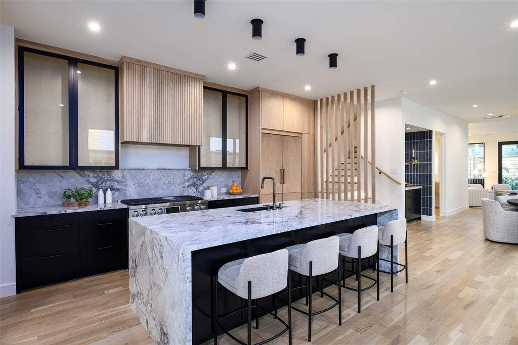 4049 Hawthorne Avenue, Dallas, TX 75219 4049 Hawthorne Avenue, Dallas, TX 75219