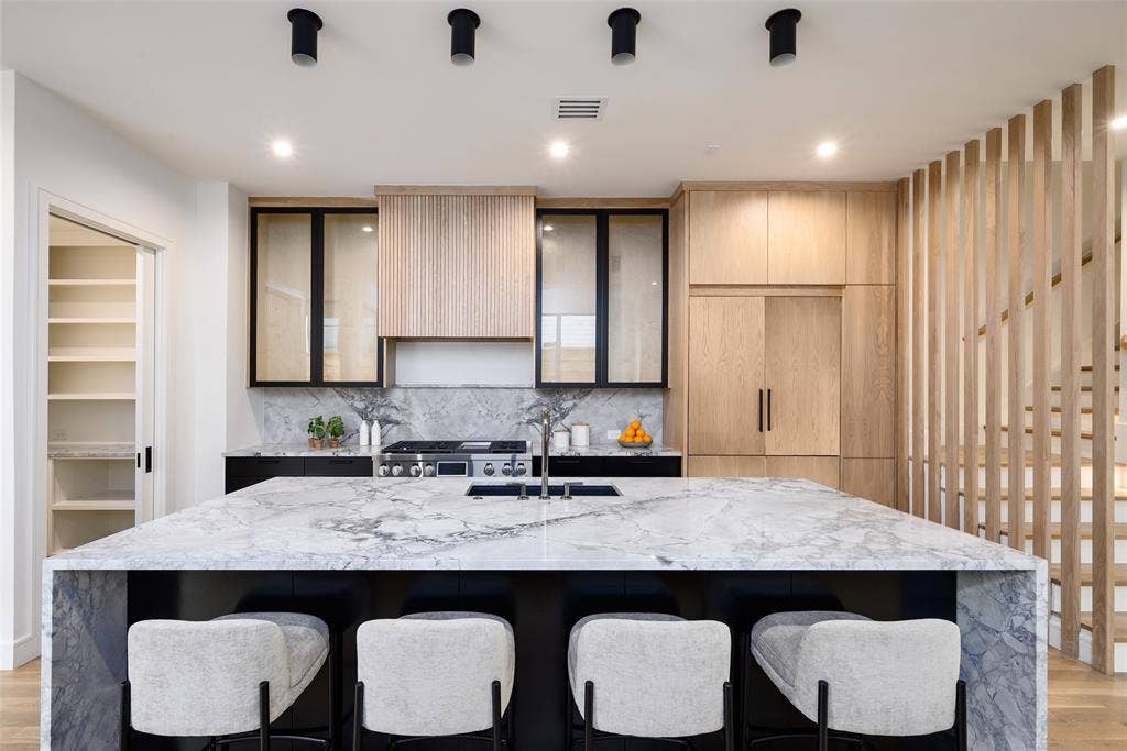 4049 Hawthorne Avenue, Dallas, TX 75219 4049 Hawthorne Avenue, Dallas, TX 75219