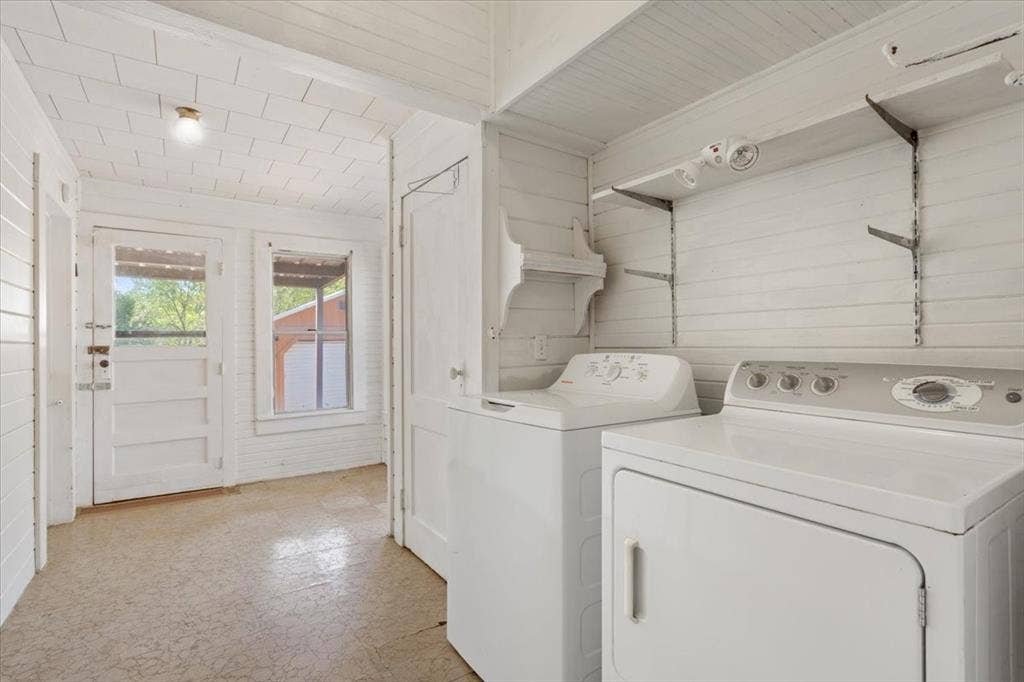 4246 Old Caufield Ranch Road, McGregor, TX 76657 Dedicated laundry area featuring a top-load washing machine and front-load dryer