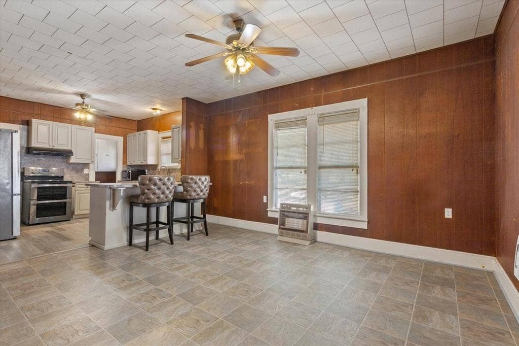 4246 Old Caufield Ranch Road, McGregor, TX 76657 Open living room to kitchen concept