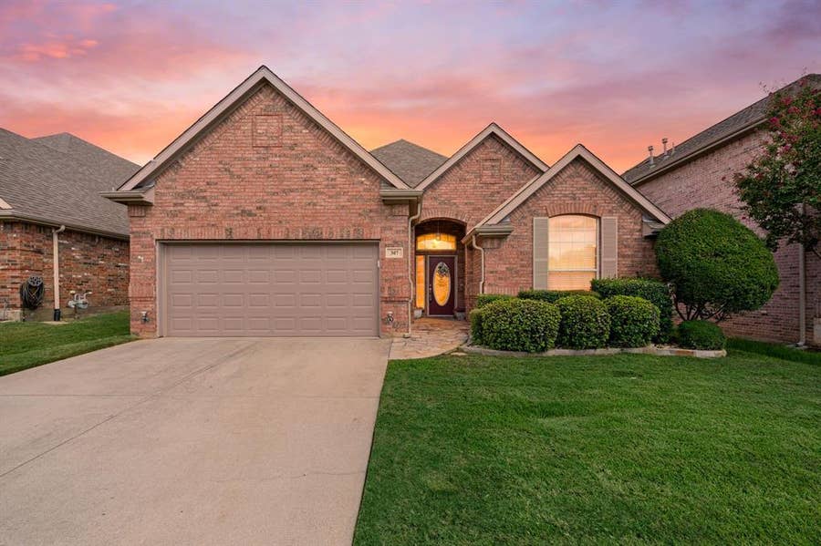 Property photo for 307 Park Haven Boulevard, Euless, TX