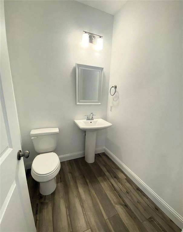 7297 Sacaton Trail, Frisco, TX 75033 Powder Bath Near Living Room